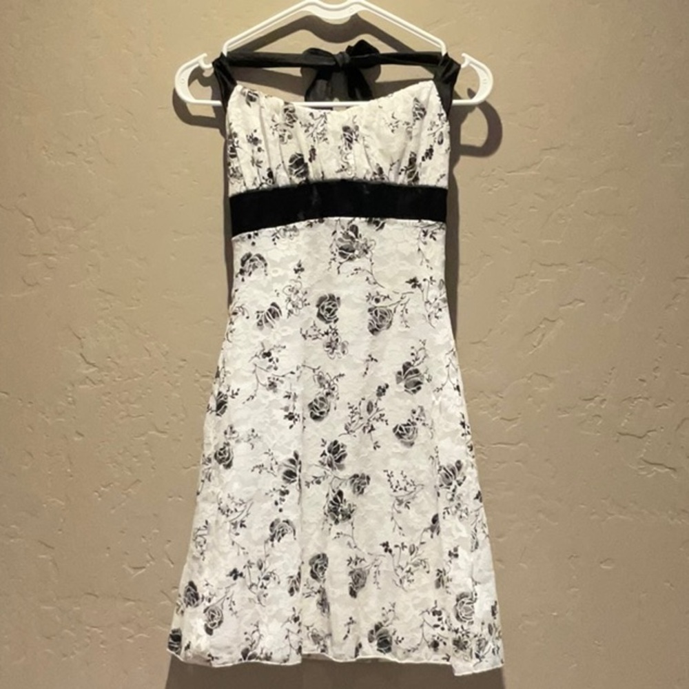 Size S White dress with black flowers